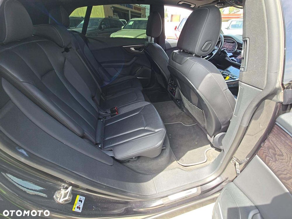 Audi Q8 55 TFSI quattro tiptronic - 9
