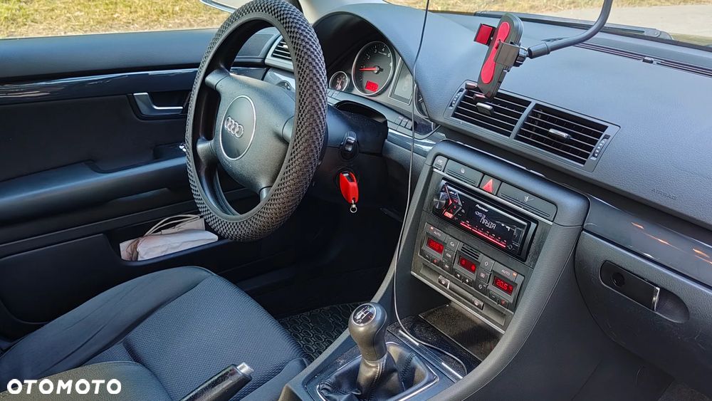 Audi A4 Limousine - 8