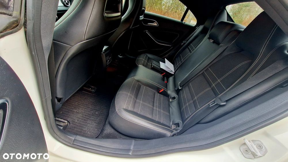 Mercedes-Benz CLA 200 Urban - 13