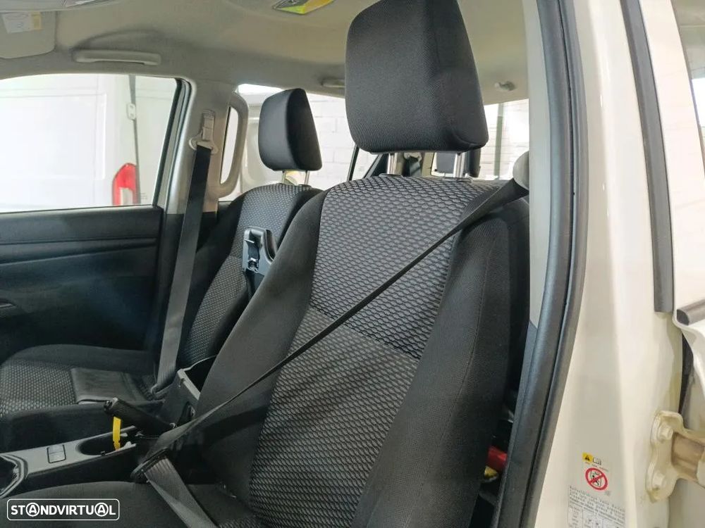 Toyota Hilux 2.4 D-4D 4WD CD CM - 5