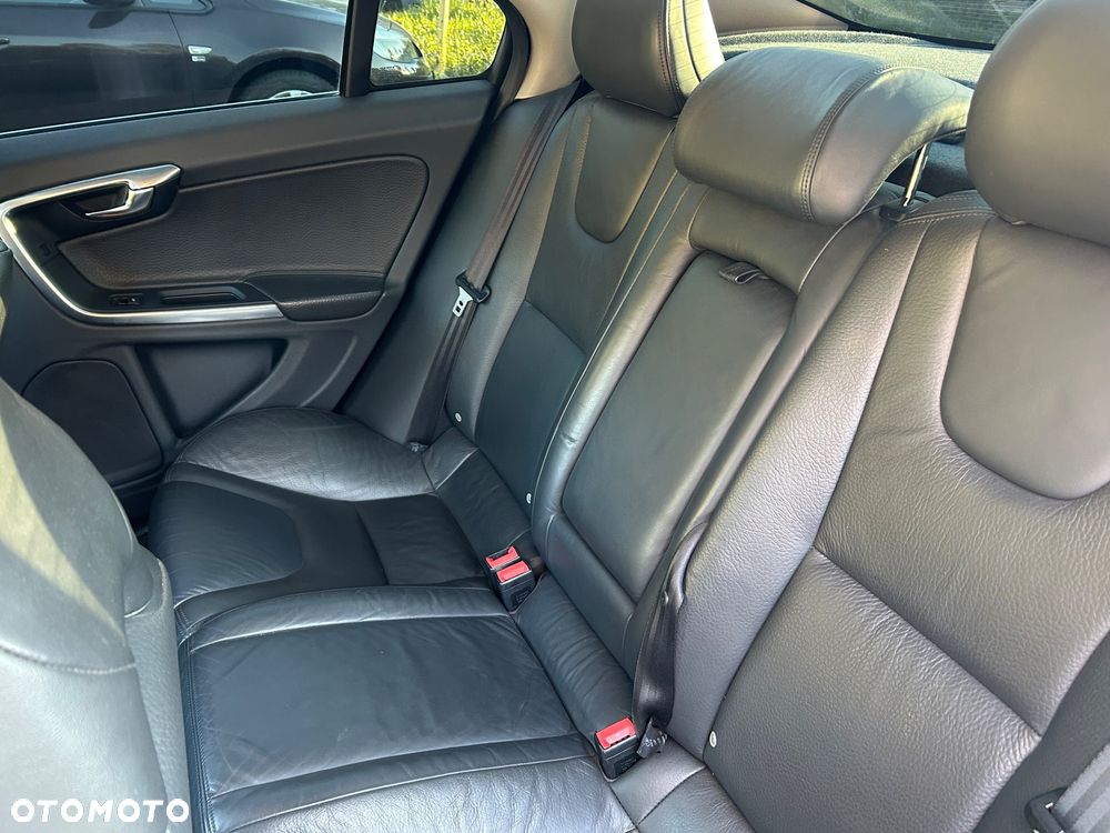 Volvo S60 D3 Summum - 33