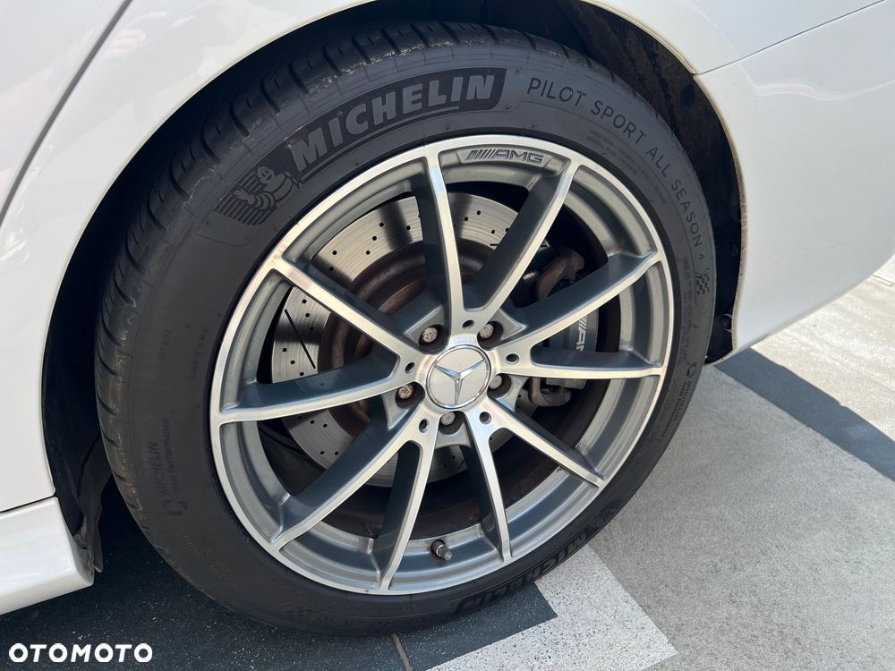 Mercedes-Benz Klasa C AMG 63 AMG Speedshift 7G-MCT - 32