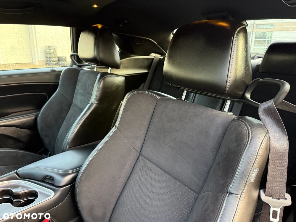 Dodge Challenger - 9