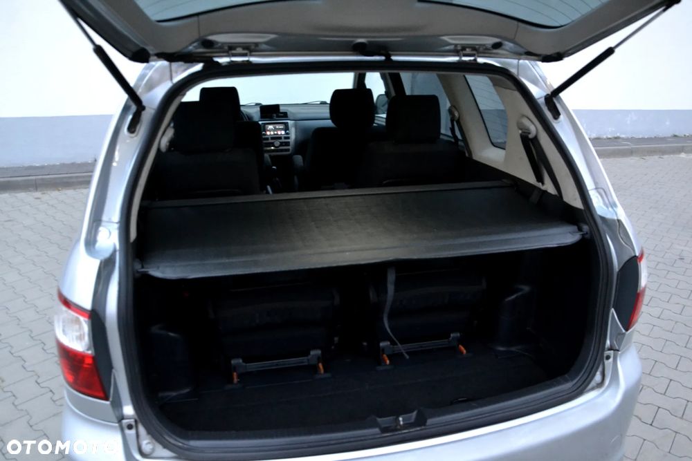 Toyota Avensis Verso 2.0 - 26