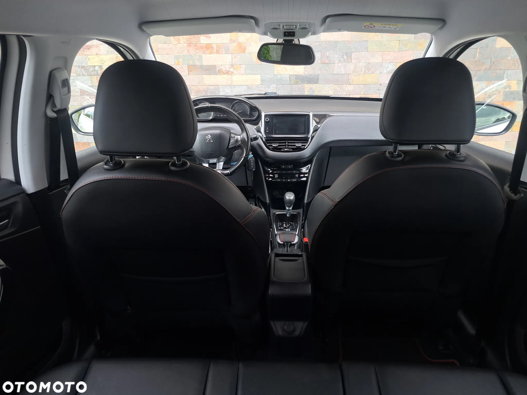Peugeot 2008 1.2 Pure Tech Allure S&S EAT6 - 11