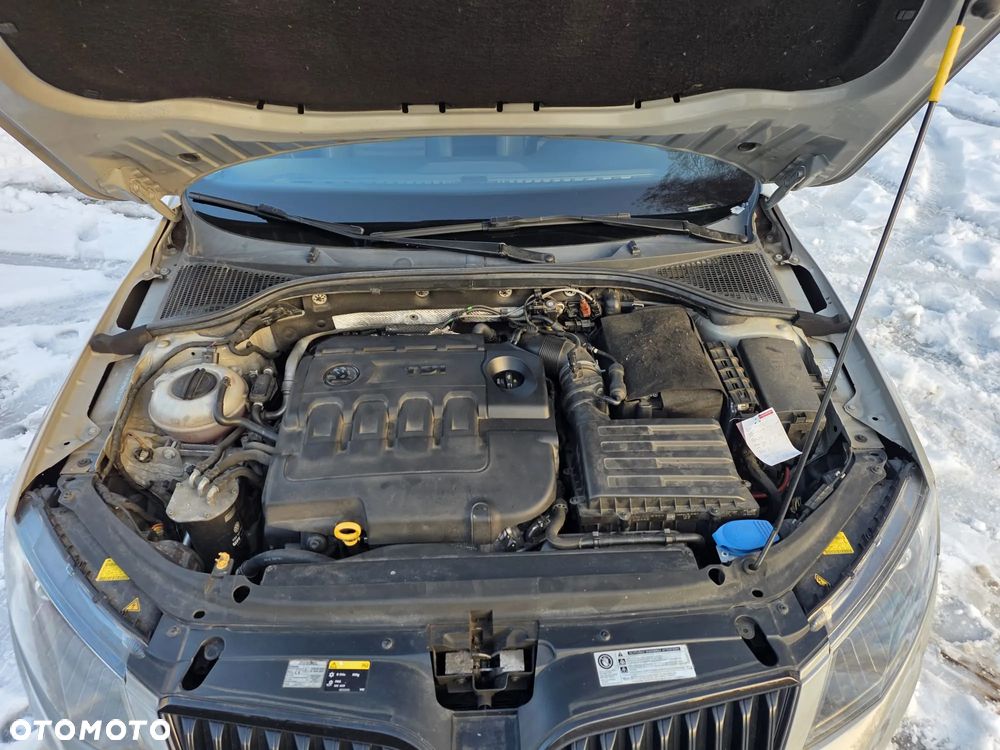 Skoda Octavia 2.0 TDI DSG RS - 32