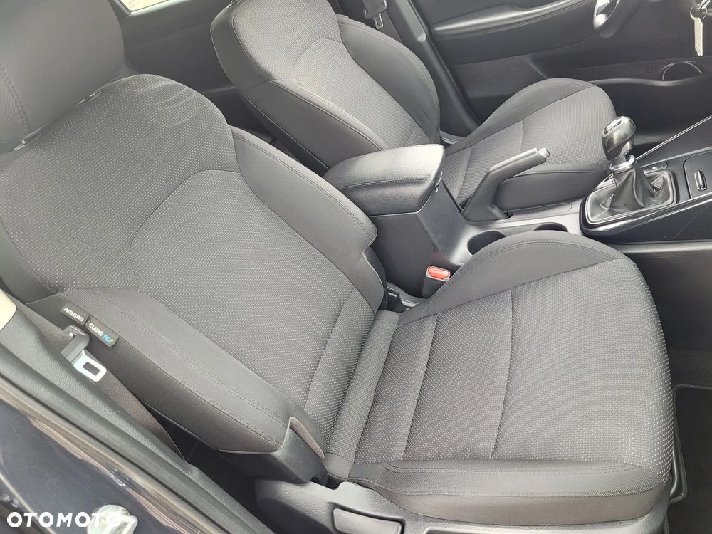 Kia Carens 1.7 CRDi 141 Dream Team Edition - 28