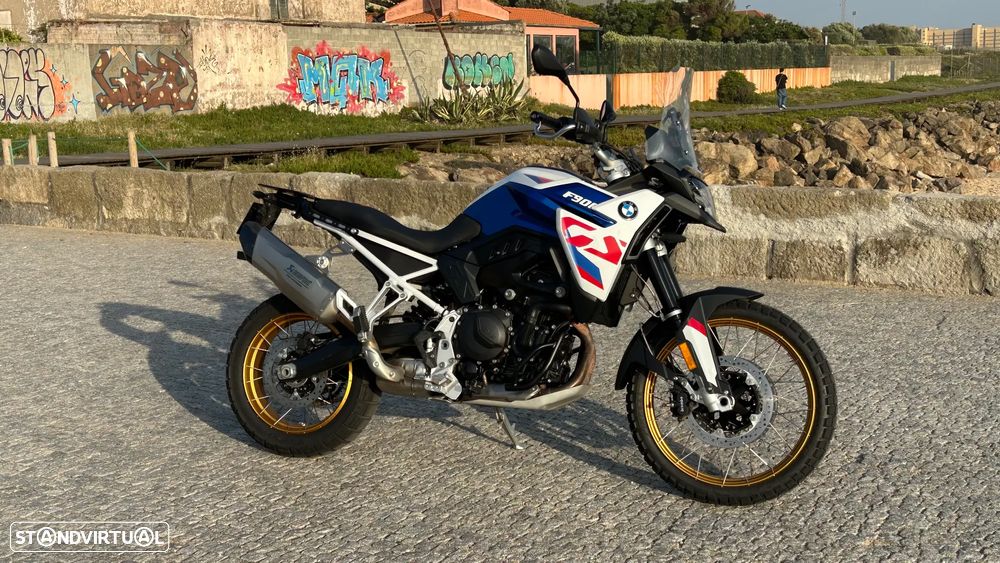 BMW F 900 GS Lightwhite / Racing Blue Metalizado (Versão GS Trophy) - 1