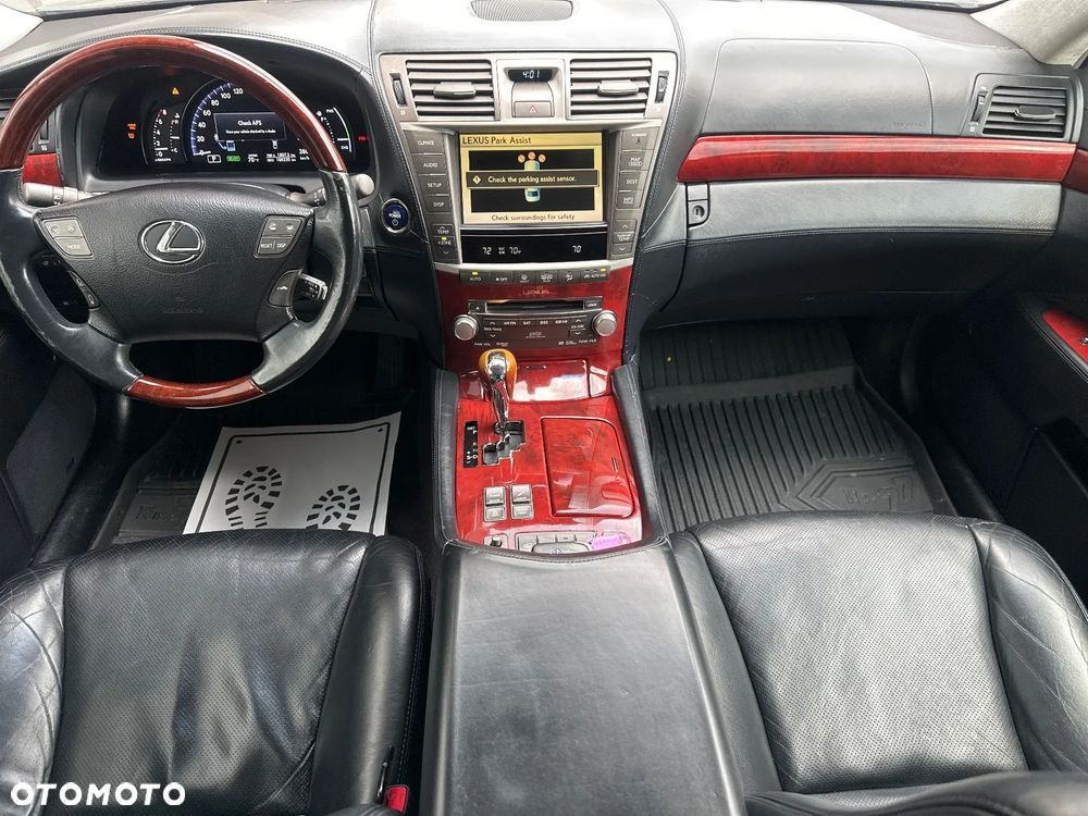 Lexus LS 600h Elite - 13