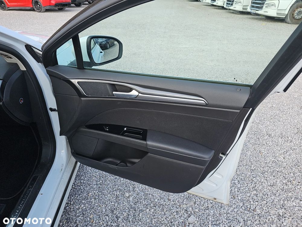 Ford Mondeo 2.0 EcoBlue Titanium - 26