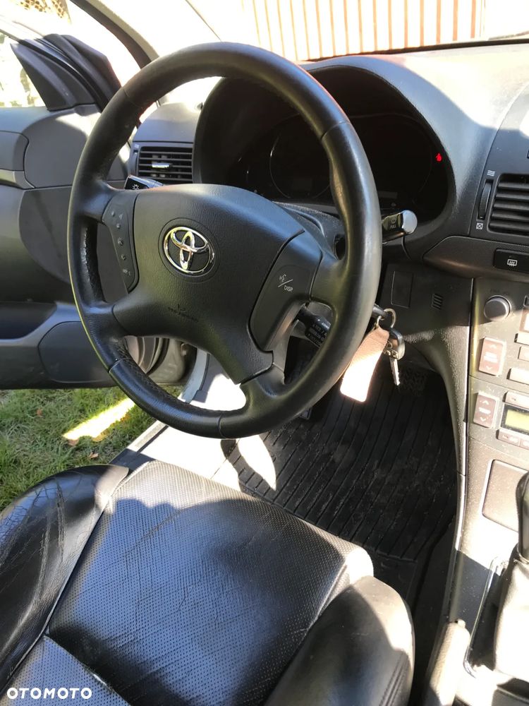 Toyota Avensis 2.0 D-4D Combi Executive - 9