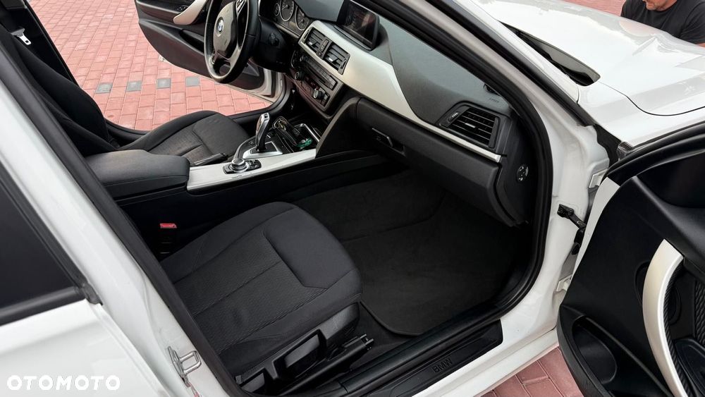 BMW Seria 3 325d - 17