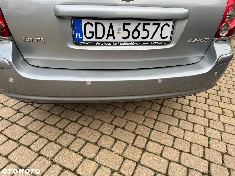 Toyota Avensis 2.0 D-4D - 16