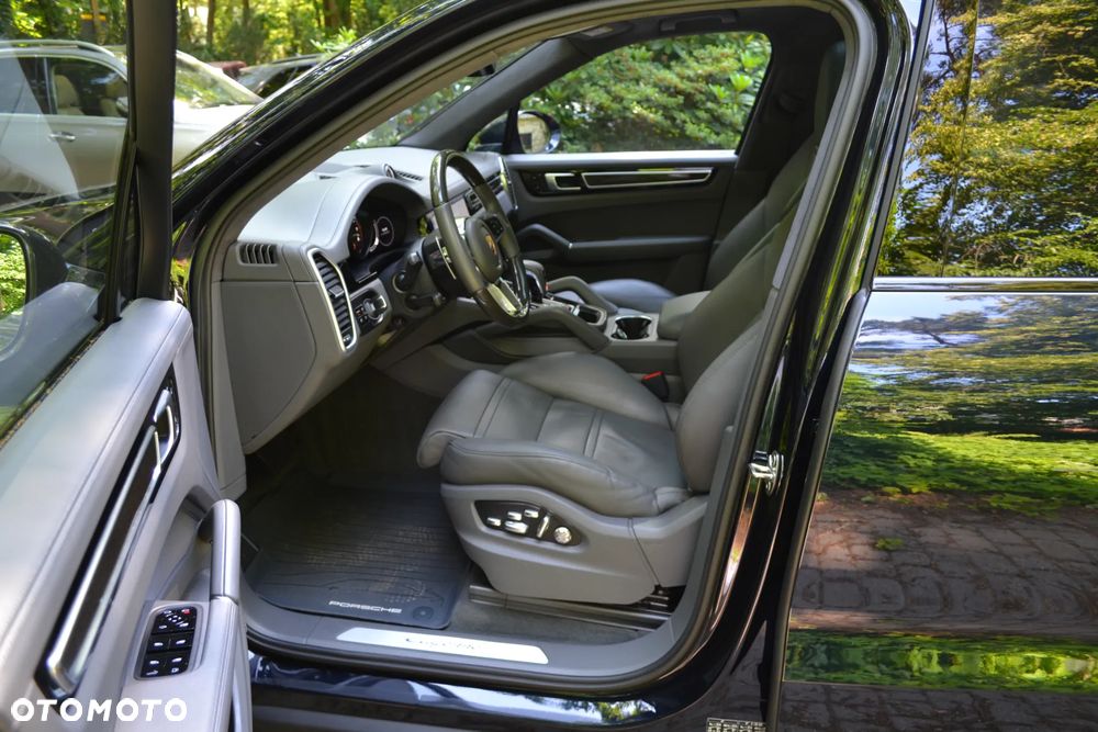 Porsche Cayenne E-Hybrid - 9