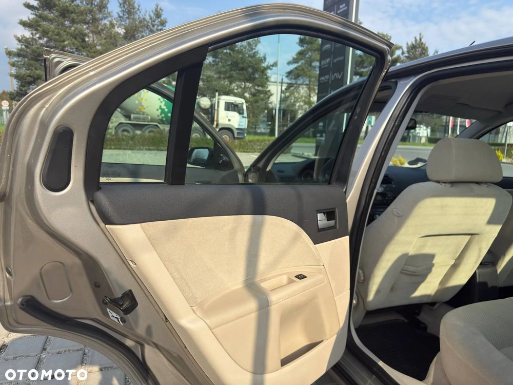 Ford Mondeo 2.0 Ghia - 11