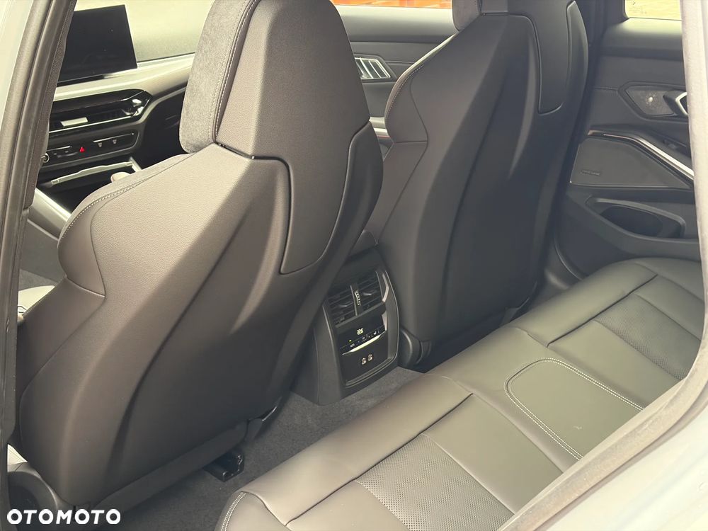 BMW M3 Competition xDrive sport - 30