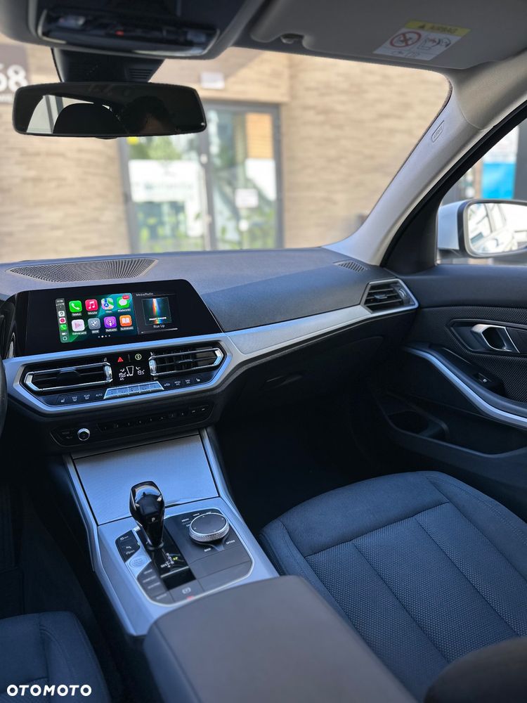 BMW Seria 3 318d Touring Advantage - 15