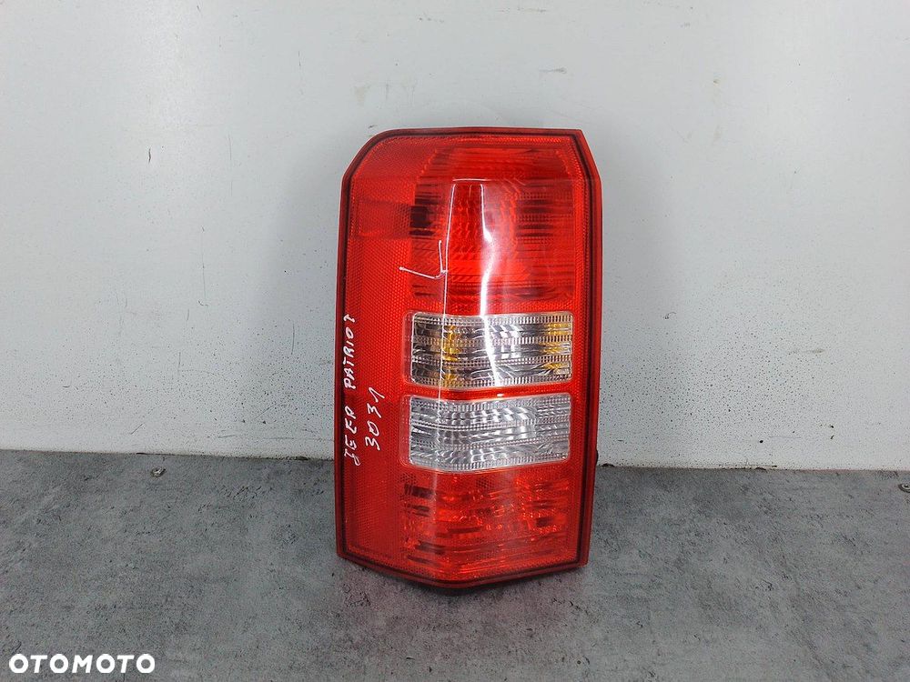 LAMPA TYLNA LEWA JEEP PATRIOT - 1
