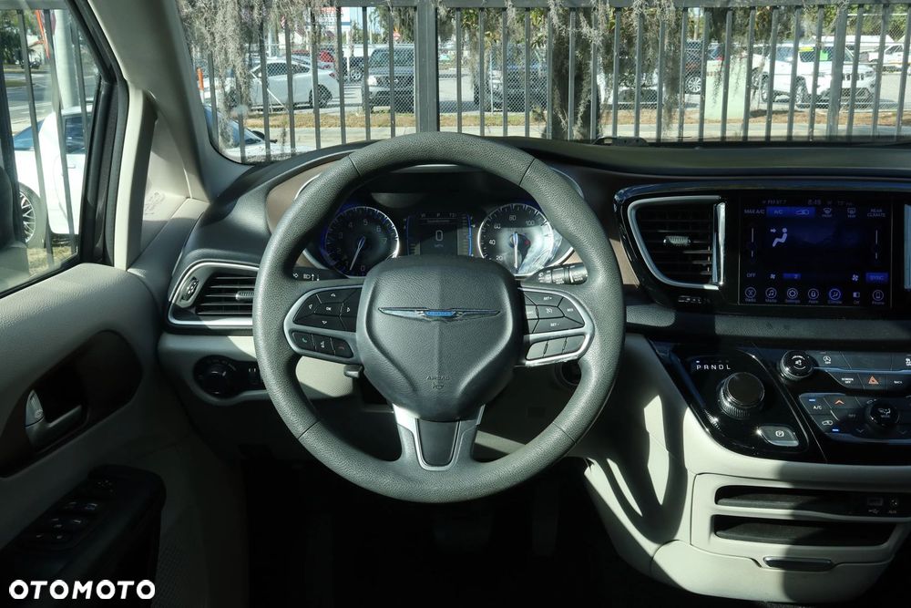 Chrysler Pacifica - 15