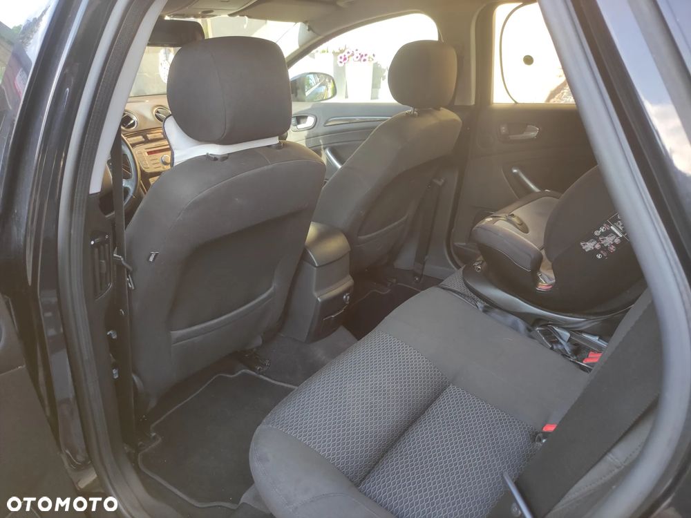Ford Mondeo 1.6 Ghia - 13