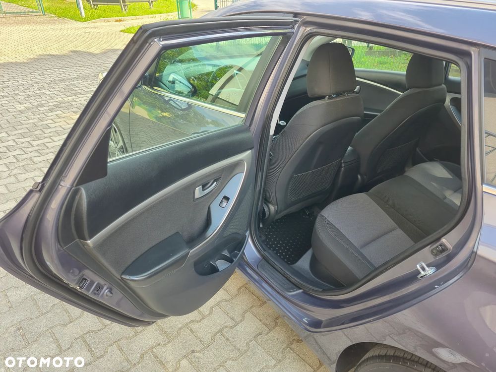 Hyundai i30 blue Kombi 1.6 GDi Trend - 13