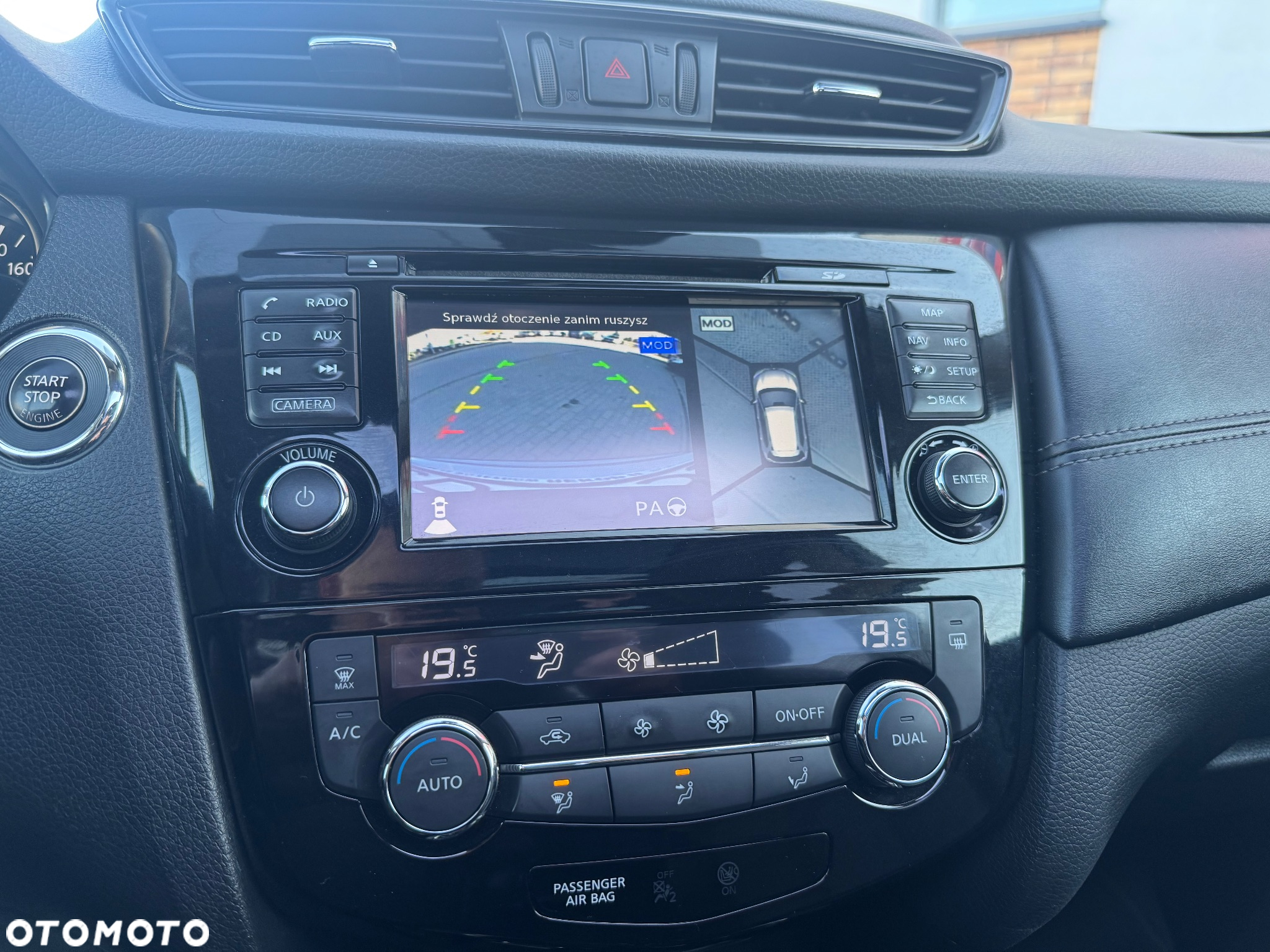 Nissan X-Trail 1.6 DCi N-Connecta 2WD Xtronic 7os - 32