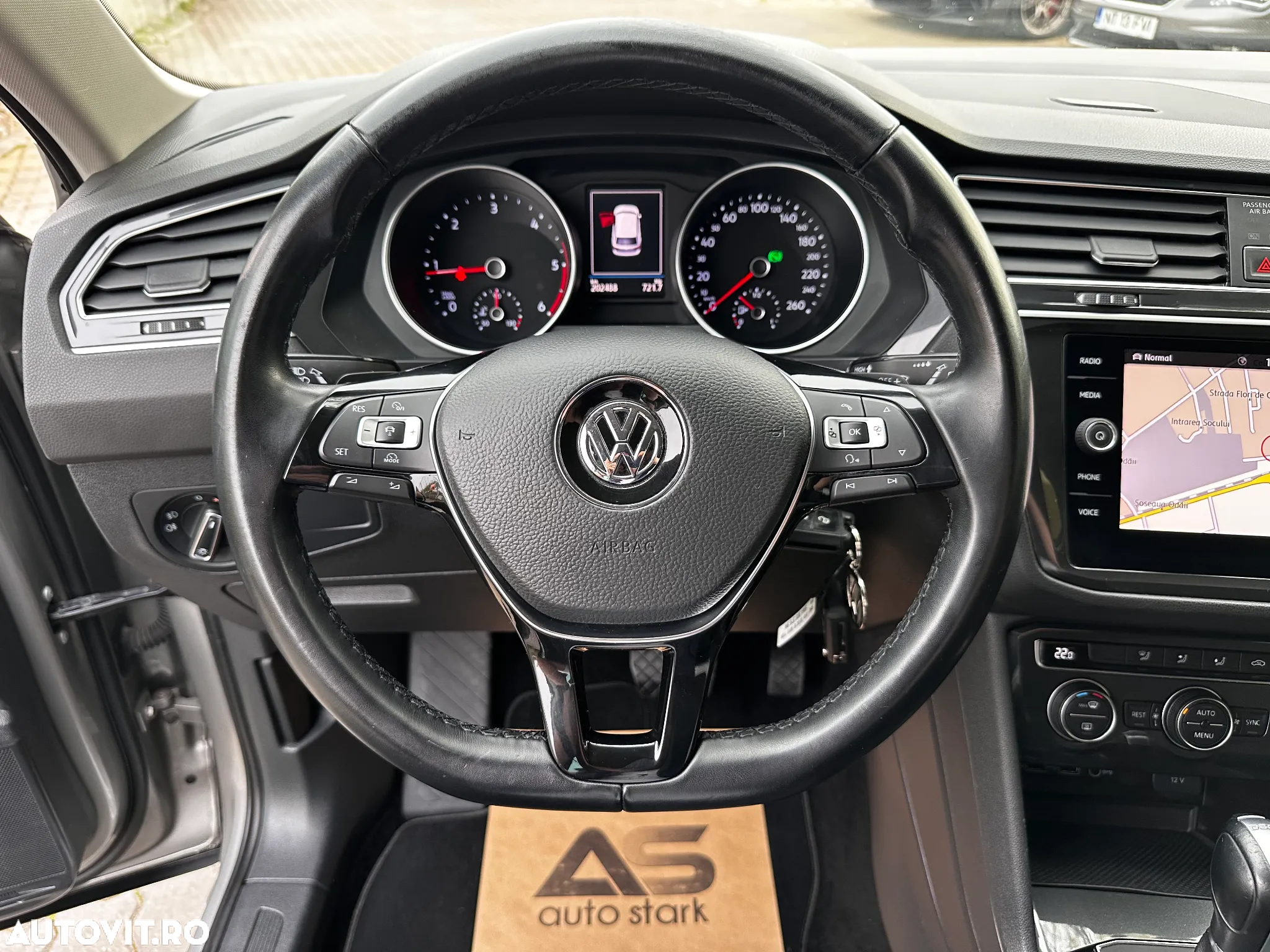 Volkswagen Tiguan 2.0 TDI SCR 4MOTION DSG R-Line - 23