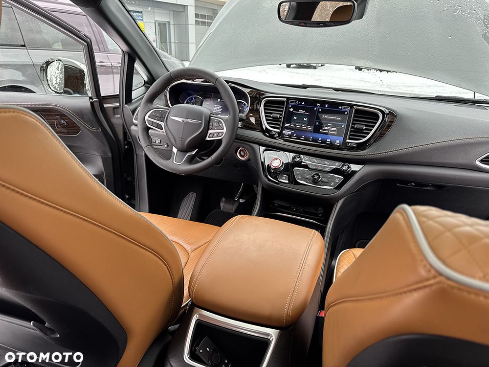 Chrysler Pacifica - 12