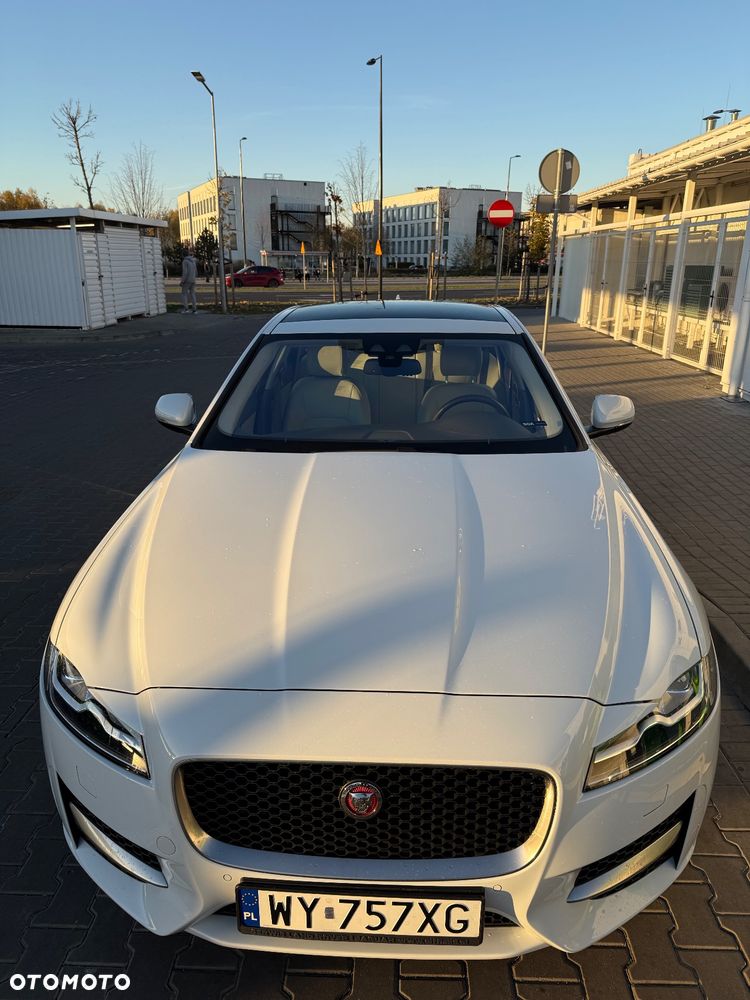 Jaguar XF 2.0 T R-Sport - 21