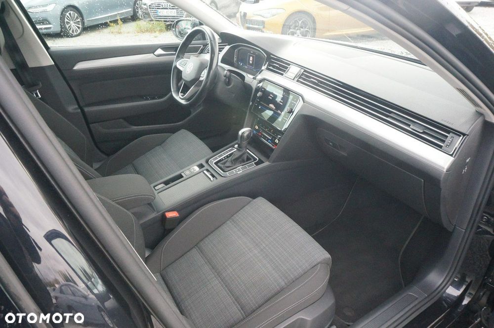 Volkswagen Passat - 27
