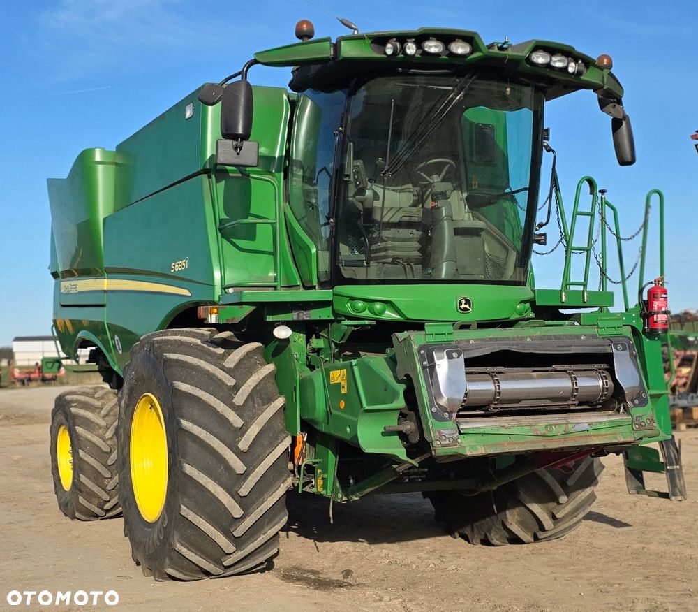 John Deere S685 - 4