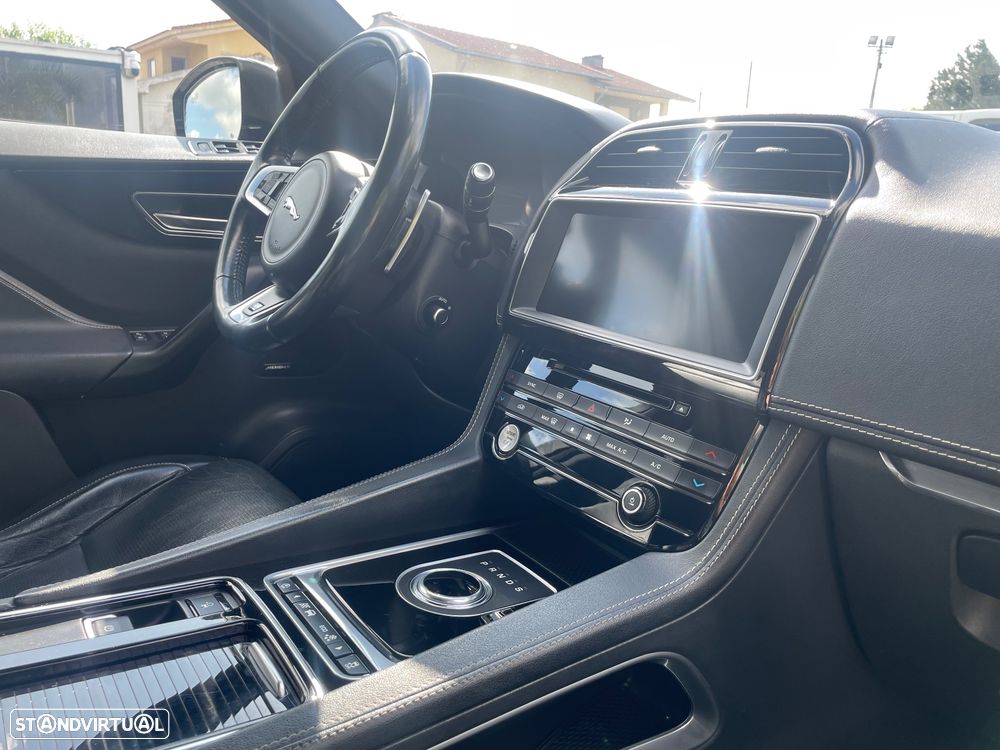 Jaguar F-Pace 2.0 i4D R-Sport Aut. - 25