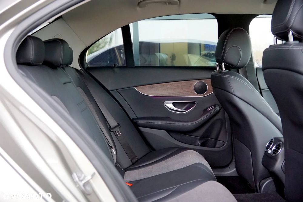 Mercedes-Benz Klasa C 300 9G-TRONIC Avantgarde - 25