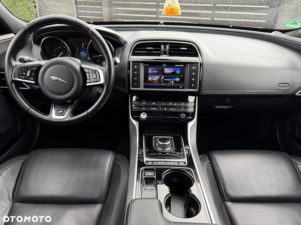 Jaguar XE 20d AWD R-Sport - 32