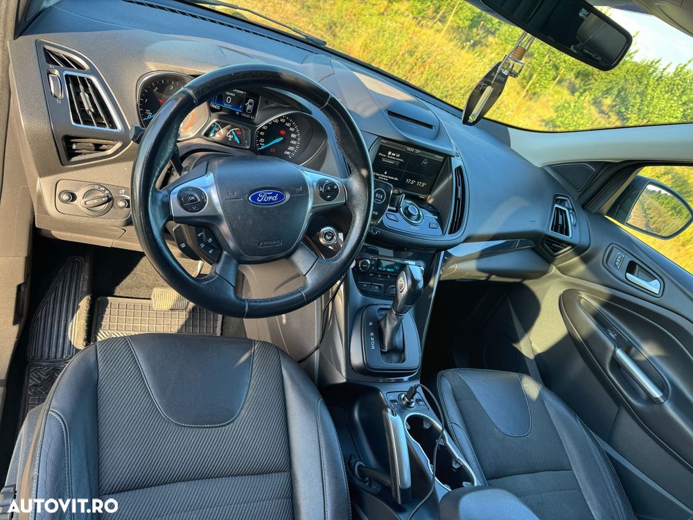 Ford Kuga 2.0 TDCi Powershift 4WD Titanium - 4
