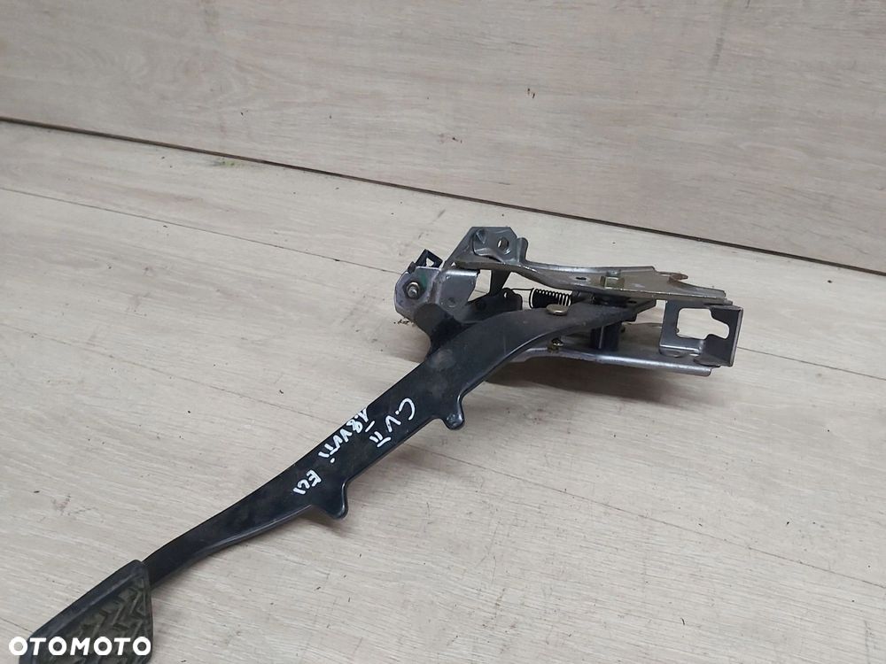 Toyota Corolla Verso II 04-08r pedał sprzęgła 1,6 1,8 vvti - 2