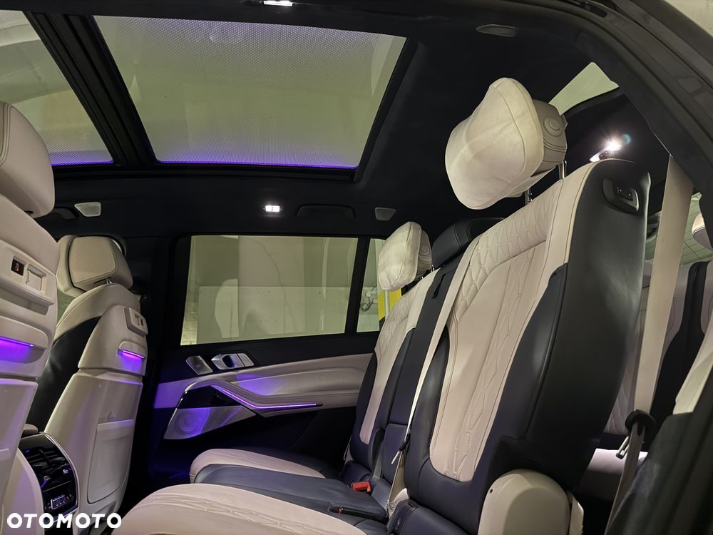 BMW X7 M50i sport - 16