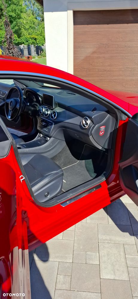 Mercedes-Benz CLA 250 4Matic 7G-DCT AMG Line - 11