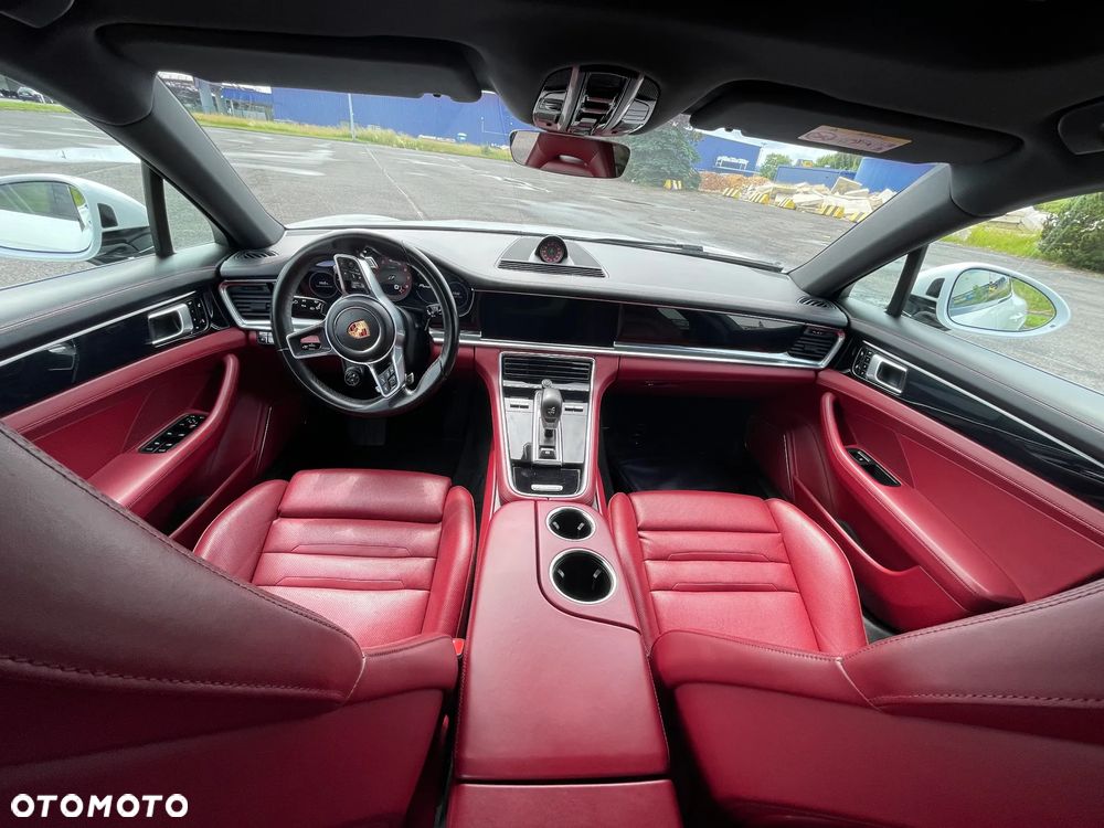 Porsche Panamera 4 - 8