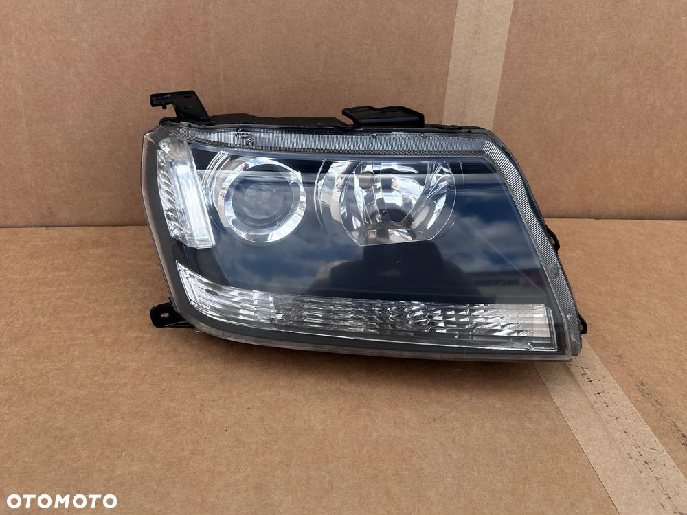 SUZUKI GRAND VITARA 2 II LAMPA REFLEKTOR PRZÓD PRZEDNI PRAWY PRAWA - 1