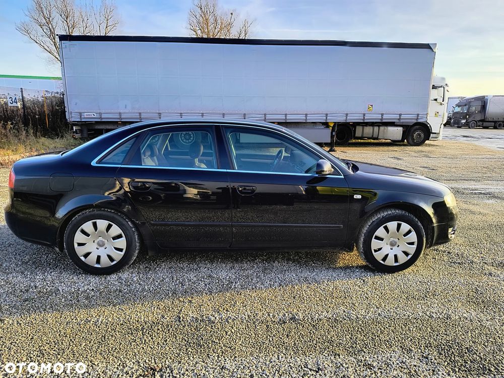 Audi A4 Limousine - 4