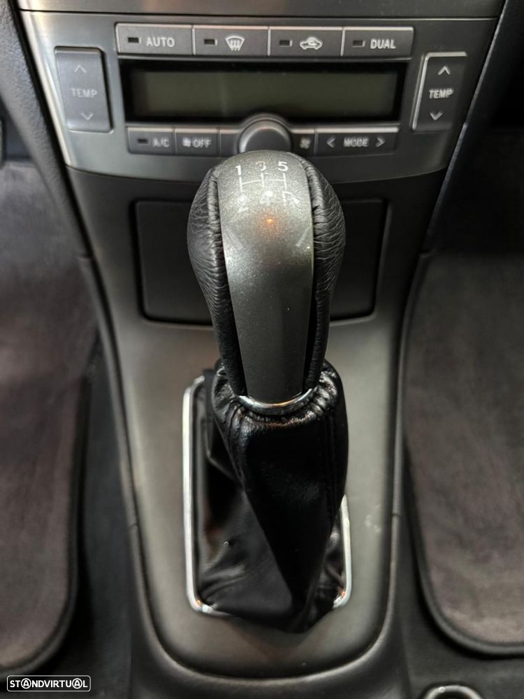 Toyota Avensis SW 2.0 D-4D - 14