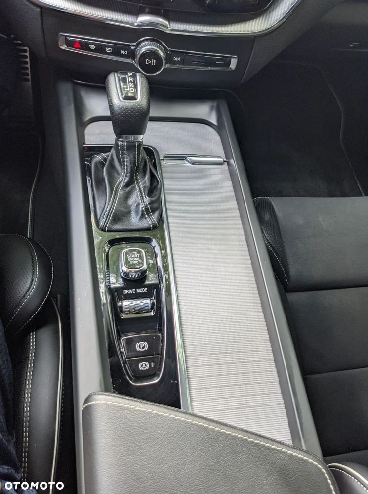 Volvo XC 60 T5 AWD Geartronic RDesign - 18