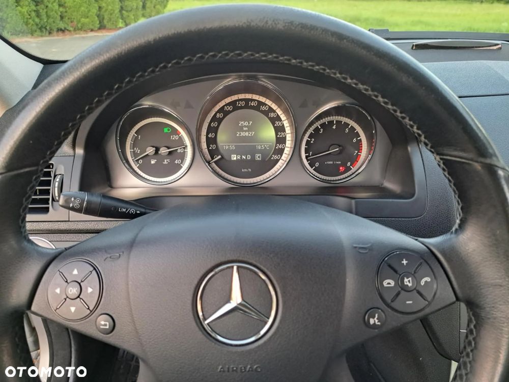 Mercedes-Benz Klasa C 200 T CGI Automatik BlueEFFICIENCY Elegance - 11