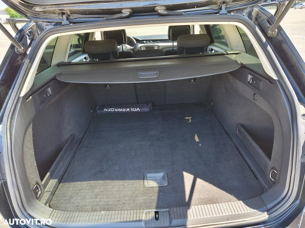 Volkswagen Passat 2.0 TDI Comfortline - 12