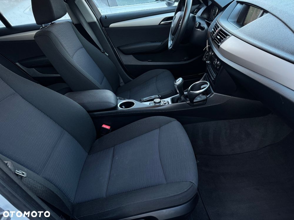 BMW X1 sDrive18d xLine - 27