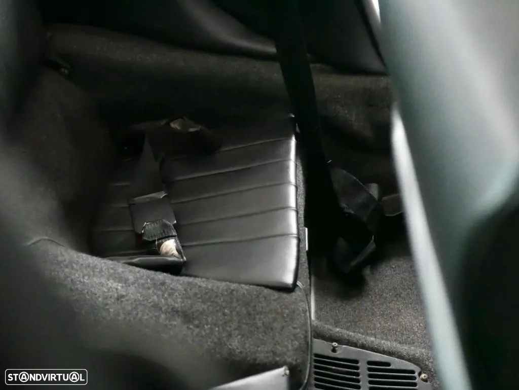 Porsche 911 Série F - 27