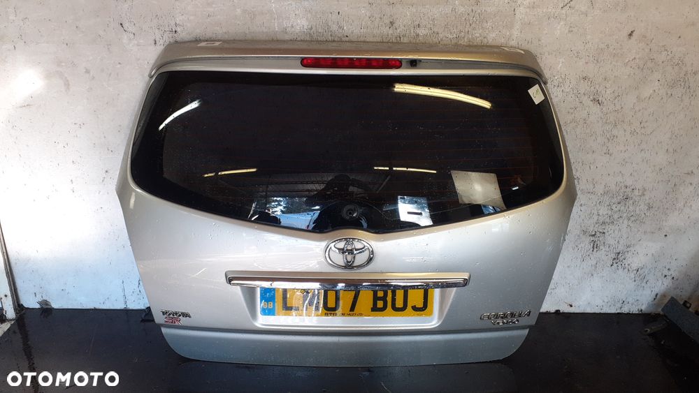 / KLAPA TYŁ BAGAŻNIKA DO TOYOTA COROLLA VERSO 199 SREBRNA