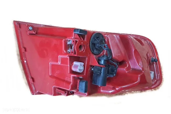 AUDI A4 B8 07-15r LAMPA PRAWY TYŁ 01091604 - 2