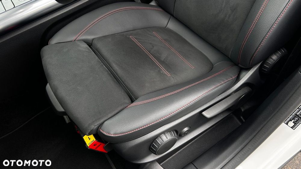Mercedes-Benz GLA - 13